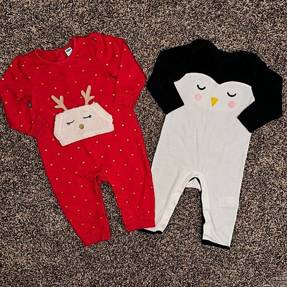 Lot of 2 Old Navy Girls Long Sleeve One Piece Coverall  Outfits Reindeer Penguin